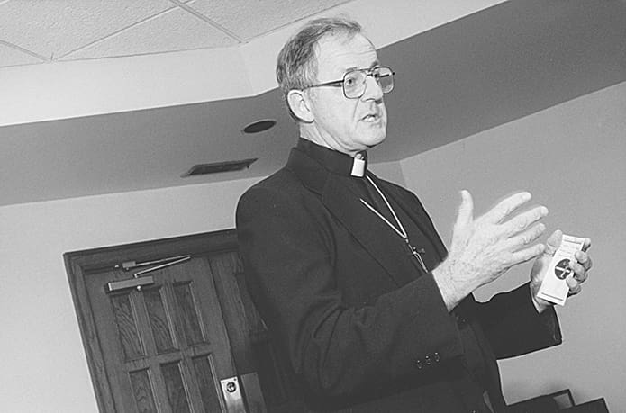 Father Richard Kieran addresses participants during a November 1997 parish orientation for the archdiocese’s RENEW 2000 program at Immaculate Heart of Mary Church, Atlanta. Father Kieran served as the program’s coordinator. Photo By Michael Alexander