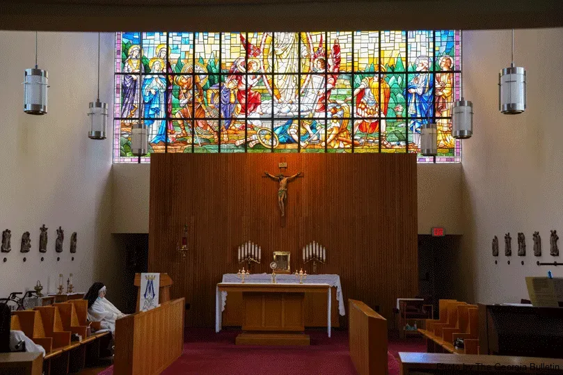 One of the 13 Hawthorne Dominicans sits in silence in the adoration chapel at Our Lady of Perpetual Help Home in Atlanta. Eucharistic adoration, pondering ure and a tender devotion to the Blessed Virgin Mary form part of the daily lives of these sisters who offer nursing care. Photo by Julianna Leopold